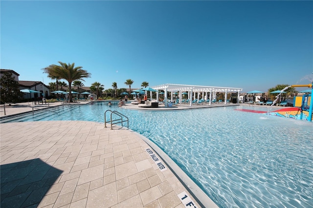 2147 Tripoli Ct, Kissimmee, FL 34747 - community pool with a pergola and a patio area