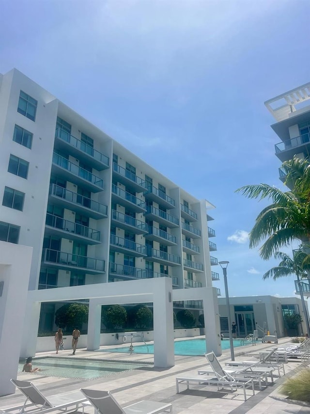 3900 Biscayne Blvd Unit N819, Miami, FL 33137 - view of community pool