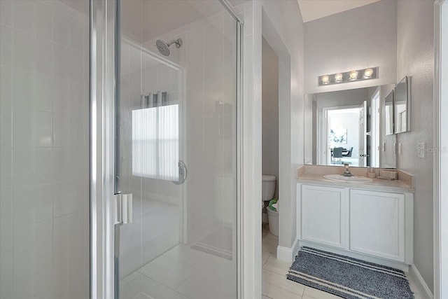 553 Bailey Cir, Davenport, FL 33897 - full bath with a stall shower, toilet, vanity, and tile patterned floors