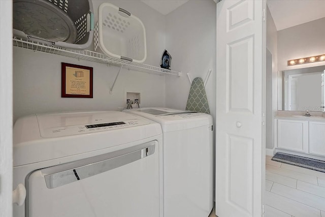 553 Bailey Cir, Davenport, FL 33897 - laundry room with washing machine and clothes dryer and light tile patterned flooring