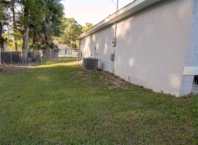 view of yard featuring central AC unit