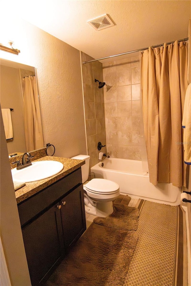 bathroom featuring a textured wall, shower / tub combo, toilet, vanity, and a textured ceiling
