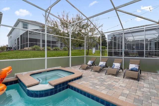 9020 Stinger Dr, Davenport, FL 33896 - swimming pool featuring a patio, an in-ground hot tub, glass enclosure, and a lawn