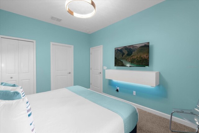 9020 Stinger Dr, Davenport, FL 33896 - carpeted bedroom featuring a closet and baseboards