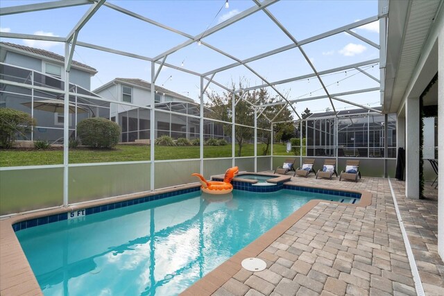 9020 Stinger Dr, Davenport, FL 33896 - view of swimming pool featuring a patio area and a pool with connected hot tub