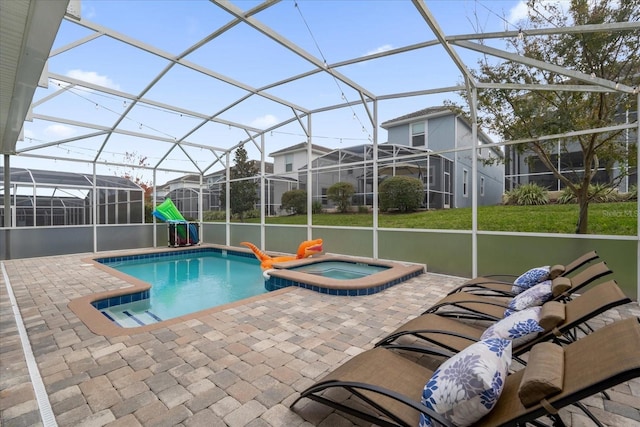 9020 Stinger Dr, Davenport, FL 33896 - view of swimming pool featuring a patio and a pool with connected hot tub