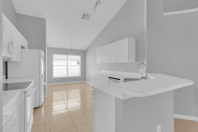 664 Eagle Pointe S, Kissimmee, FL 34746 - kitchen featuring white appliances, a sink, light tile patterned floors, light countertops, and a peninsula