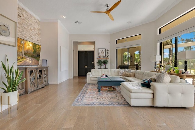 living area featuring ceiling fan, crown molding, wood finished floors, baseboards, and recessed lighting