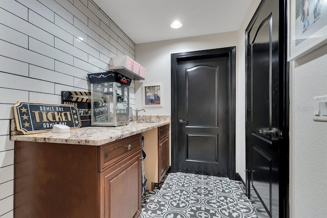 6761 Valhalla Way, Windermere, FL 34786 - bar with decorative backsplash and tile patterned floors