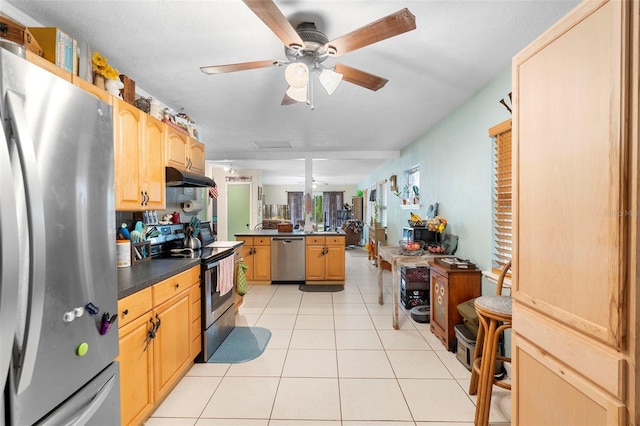 303 Thrush Ave, Sebring, FL 33870 - kitchen featuring stainless steel appliances, under cabinet range hood, dark countertops, a ceiling fan, and a peninsula