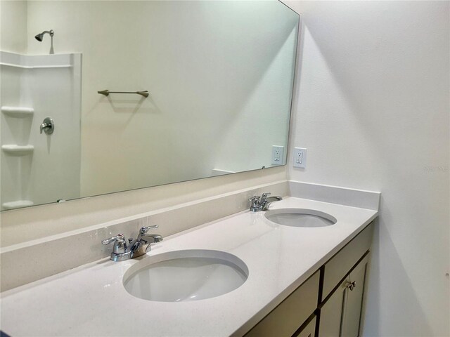 2569 Trinidad Rd, Haines City, FL 33844 - bathroom with double vanity