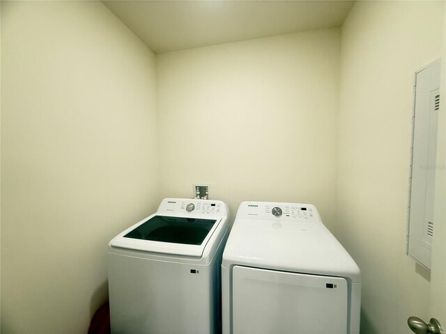 2569 Trinidad Rd, Haines City, FL 33844 - washroom featuring washer and dryer