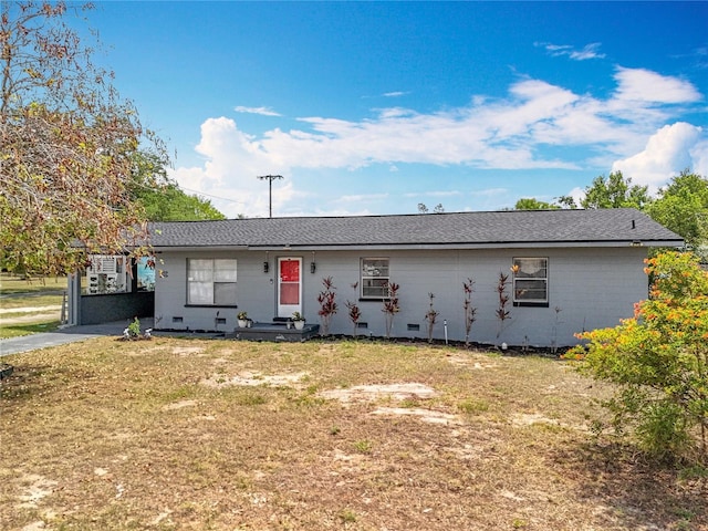 320 S Seminole Ave, Lake Alfred, FL 33850 - ranch-style house with a front yard and a shingled roof
