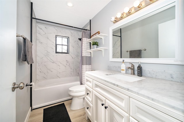 1730 Carolyn Ct, Saint Cloud, FL 34769 - full bath with toilet, vanity, shower / bath combination with curtain, wood finished floors, and recessed lighting