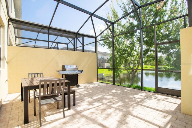 3181 Tocoa Cir, Kissimmee, FL 34746 - sunroom with a water view and outdoor dining area