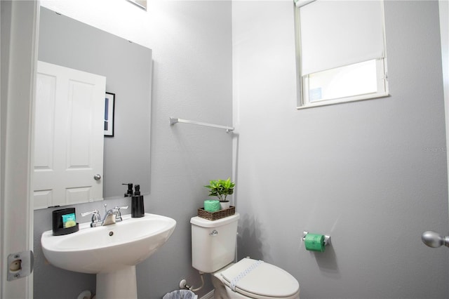 3181 Tocoa Cir, Kissimmee, FL 34746 - half bathroom featuring toilet and a sink
