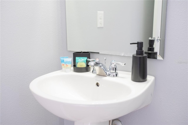 3181 Tocoa Cir, Kissimmee, FL 34746 - bathroom featuring a sink