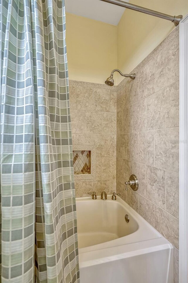 2350 Bradbury Rd, Haines City, FL 33844 - full bath with shower / bath combo with shower curtain