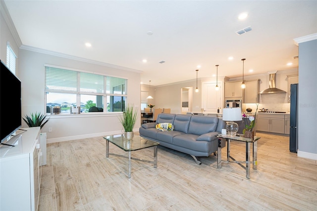 living room featuring crown molding, light wood finished floors, recessed lighting, and baseboards