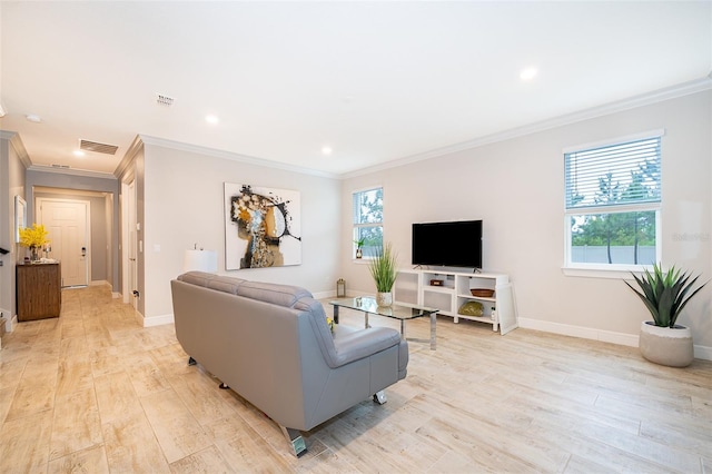 living room with ornamental molding, light wood finished floors, healthy amount of natural light, baseboards, and recessed lighting