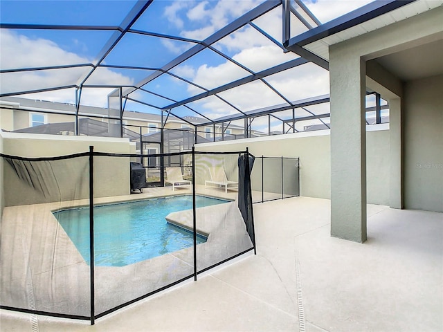2970 Protagonist St, Kissimmee, FL 34746 - outdoor pool with a patio and glass enclosure