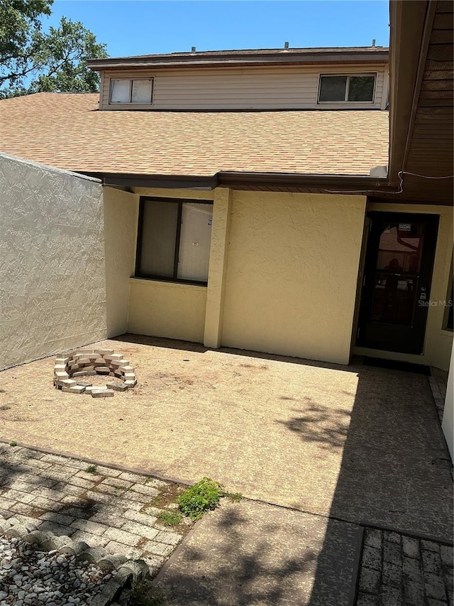940 Fenton Ln Unit 8, Lakeland, FL 33809 - property entrance with stucco siding, a patio area, and a shingled roof