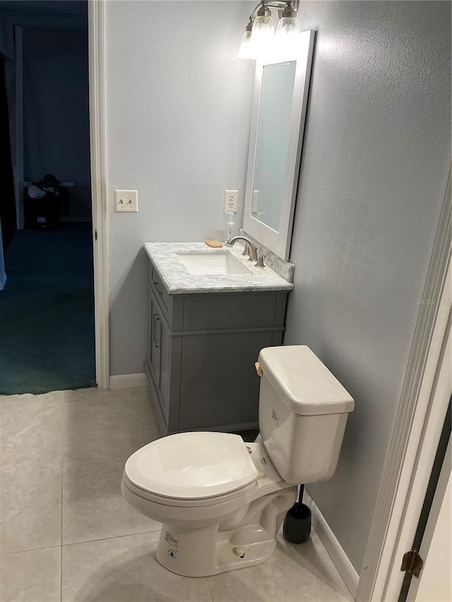 940 Fenton Ln Unit 8, Lakeland, FL 33809 - bathroom with toilet, vanity, tile patterned floors, and baseboards