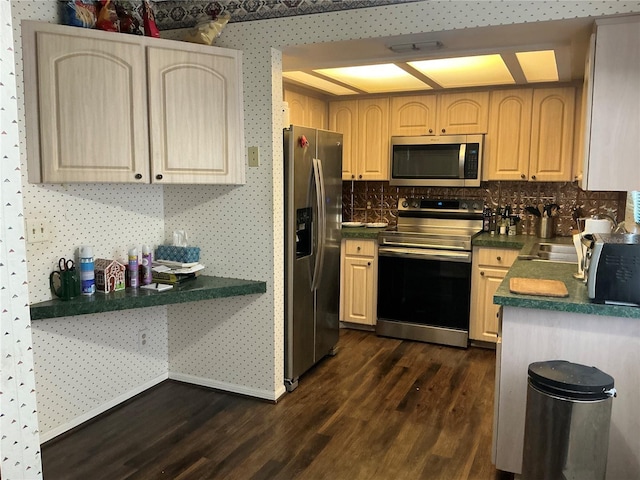 940 Fenton Ln Unit 8, Lakeland, FL 33809 - kitchen with appliances with stainless steel finishes, dark wood finished floors, light brown cabinets, dark countertops, and tasteful backsplash