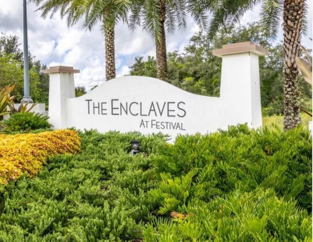 view of community / neighborhood sign