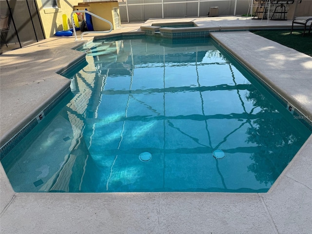 2567 Oneida Loop, Kissimmee, FL 34747 - view of swimming pool featuring a patio and a pool with connected hot tub