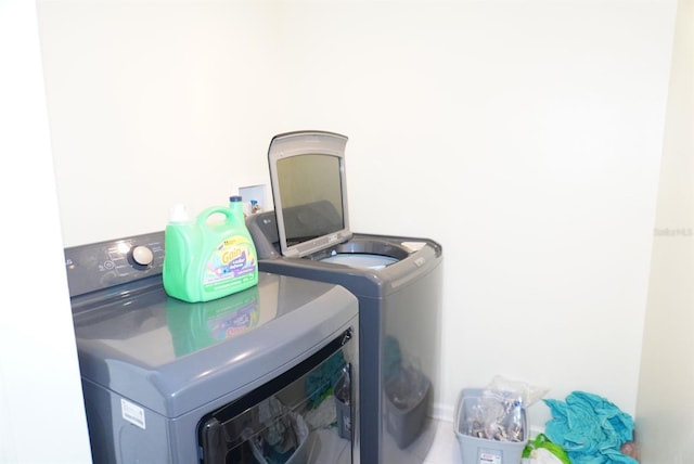 10308 Soaring Eagle Dr, Riverview, FL 33578 - laundry room with washing machine and dryer