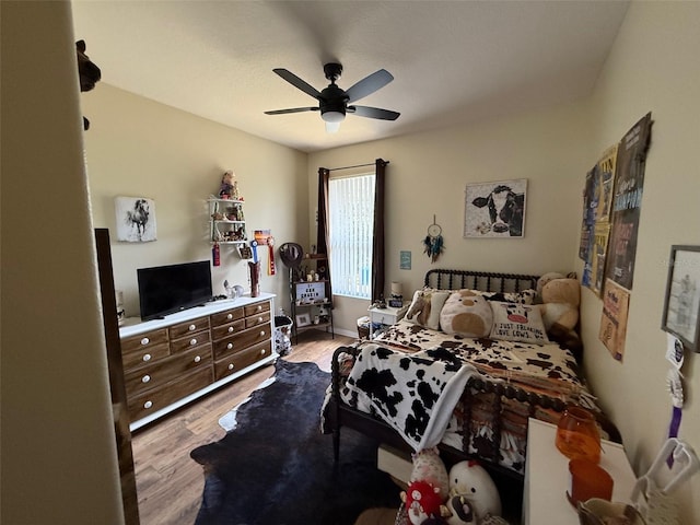 bedroom featuring wood finished floors and a ceiling fan