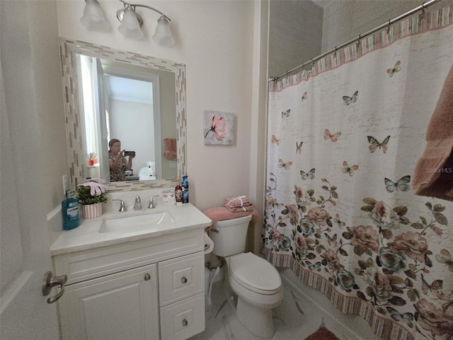 8270 Topsail Pl, Winter Garden, FL 34787 - bathroom with vanity, a shower with curtain, and backsplash