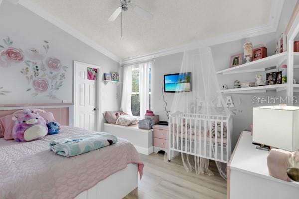721 Hardwood Cir, Orlando, FL 32828 - bedroom featuring vaulted ceiling, crown molding, light wood-type flooring, and a ceiling fan