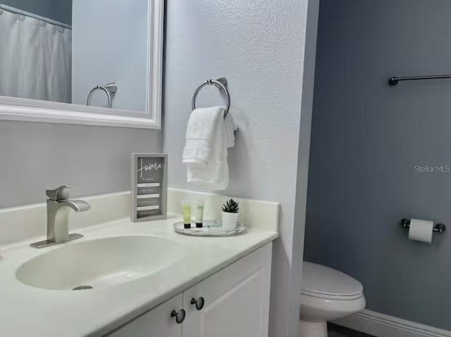2798 Club Cortile Cir Unit A, Kissimmee, FL 34746 - full bathroom with toilet, vanity, and a shower with curtain