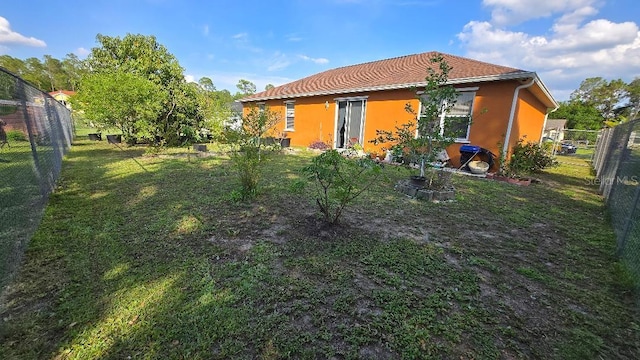 1107 Dartford Dr, Kissimmee, FL 34758 - back of property with stucco siding