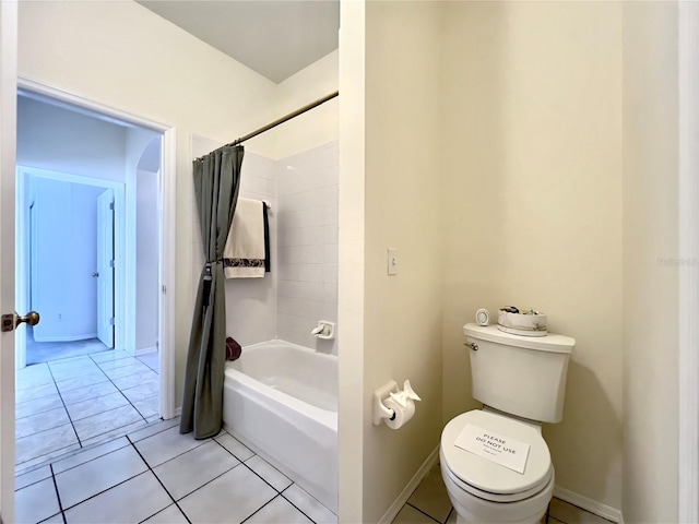 full bathroom featuring tile patterned flooring, toilet, shower / bathtub combination with curtain, and baseboards