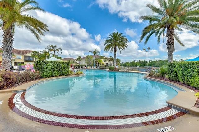 7521 Pellham Way, Kissimmee, FL 34747 - community pool with fence