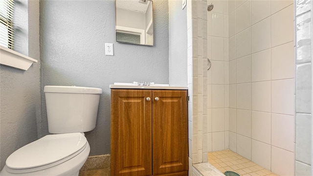 4218 Drexel Ave, Orlando, FL 32808 - full bathroom featuring tiled shower, vanity, and a textured wall