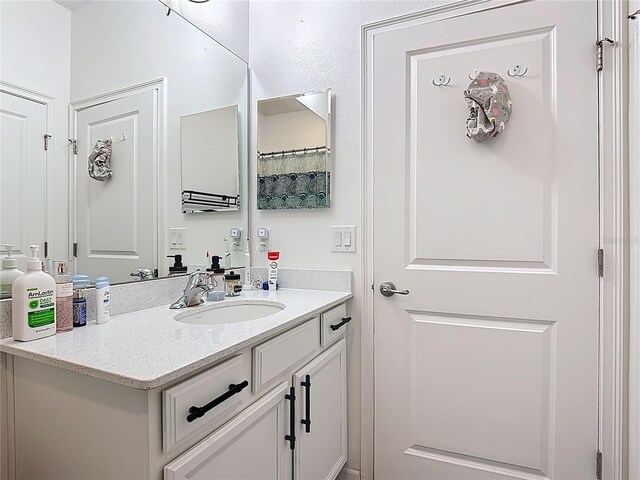 140 Trinity Ridge Cir, Davenport, FL 33897 - full bathroom featuring vanity