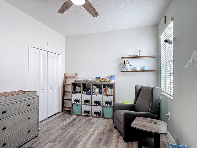 140 Trinity Ridge Cir, Davenport, FL 33897 - living area featuring wood finished floors, ceiling fan, and a textured ceiling