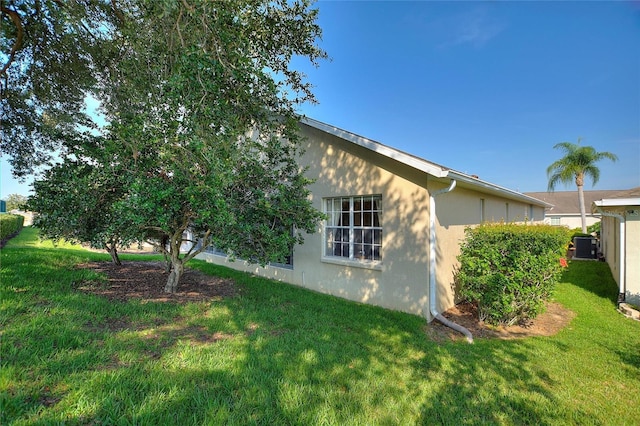 124 Ashton Dr, Davenport, FL 33837 - view of side of property featuring stucco siding and a yard