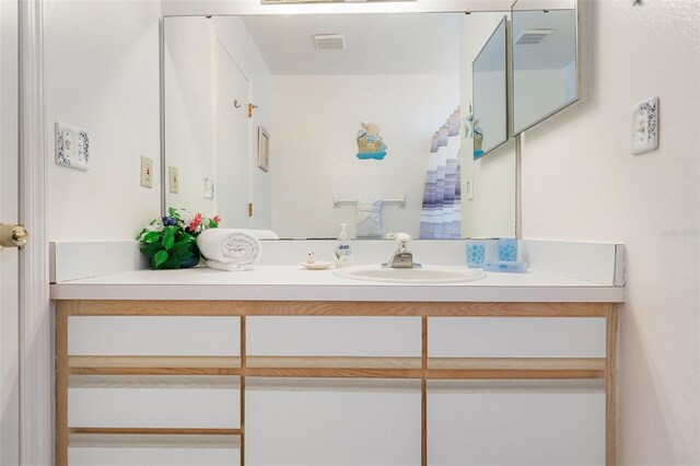 2438 Sweetwater Club Cir Unit 50, Kissimmee, FL 34746 - bathroom featuring vanity