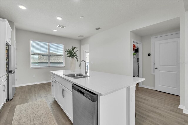 12190 Plumpton Dr, Winter Garden, FL 34787 - kitchen featuring stainless steel appliances, a sink, light wood-style floors, an island with sink, and light countertops