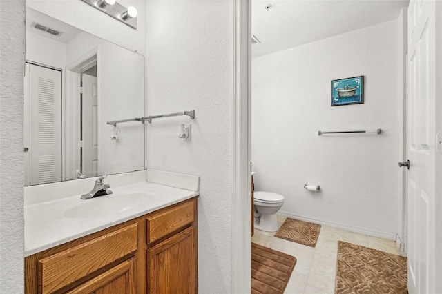 2620 Lodi Cir Unit 103, Kissimmee, FL 34746 - bathroom with vanity, toilet, a closet, and baseboards