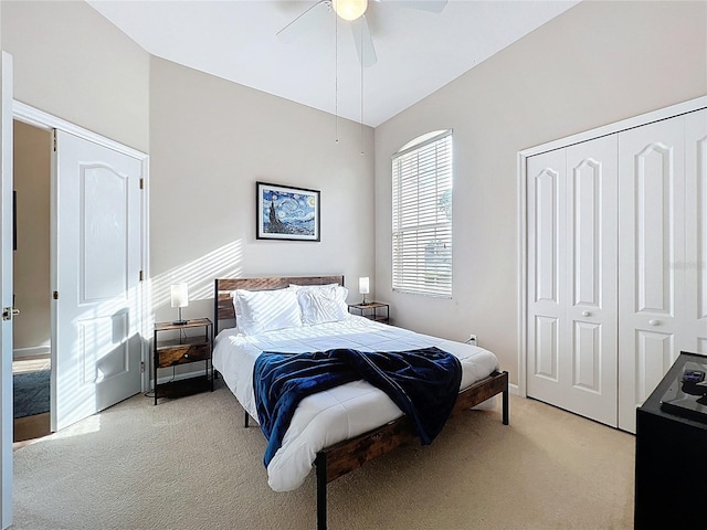 518 Brighton Dr, Davenport, FL 33897 - bedroom with light colored carpet, lofted ceiling, a closet, and ceiling fan