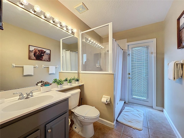 518 Brighton Dr, Davenport, FL 33897 - bathroom featuring tile patterned flooring, toilet, a shower with curtain, baseboards, and vanity