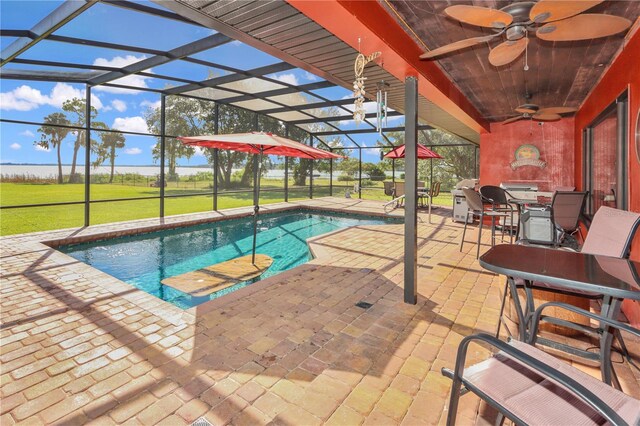 955 Mansfield Rd, Tavares, FL 32778 - outdoor pool featuring a patio area, glass enclosure, a ceiling fan, and outdoor dining space