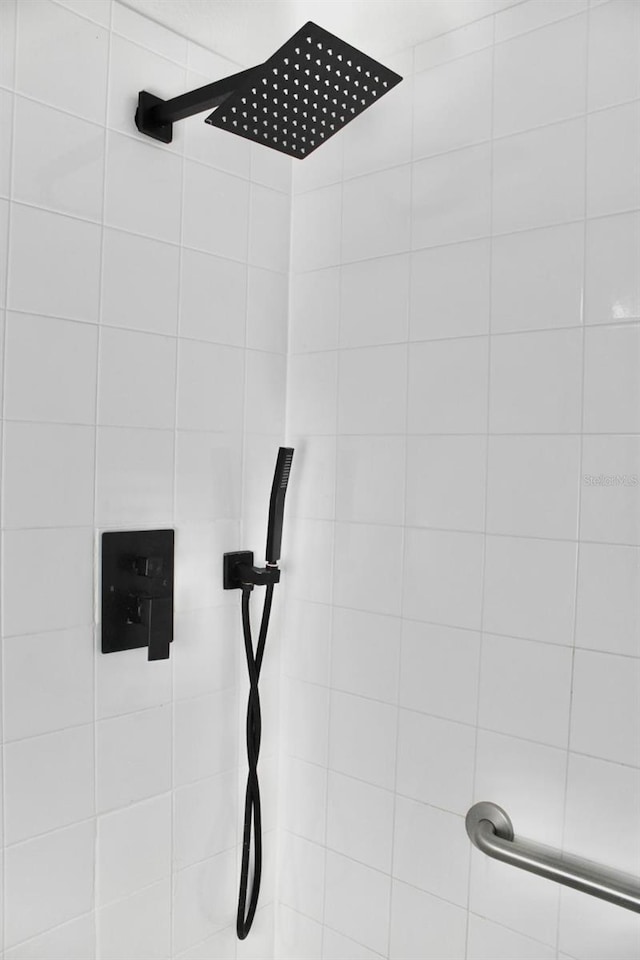 1508BUNKERDRIVE Bunker, Davenport, FL 33896 - bathroom view of a tile shower