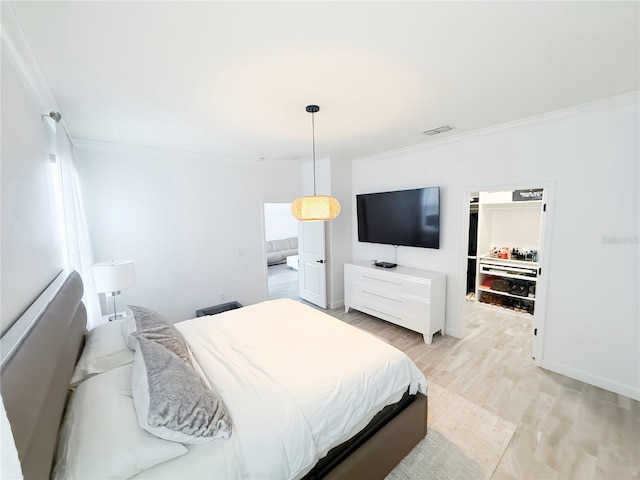 1508BUNKERDRIVE Bunker, Davenport, FL 33896 - bedroom with crown molding, light wood-style flooring, and baseboards